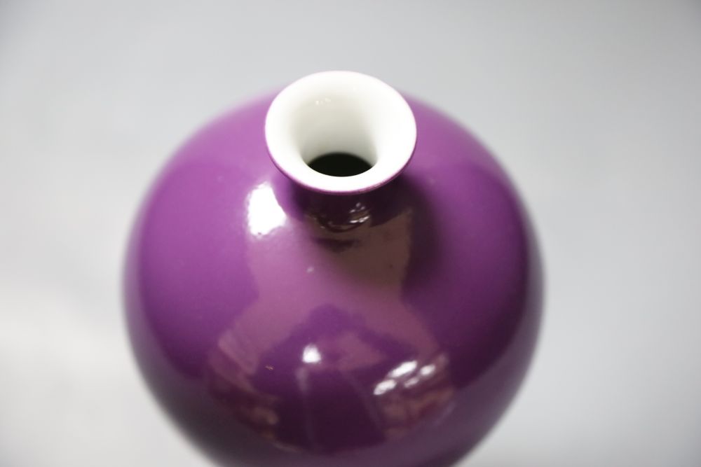 A Chinese porcelain vase, purple glazed, 22cm